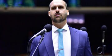 Eduardo Bolsonaro critica Moraes: juiz parcial e corrupto