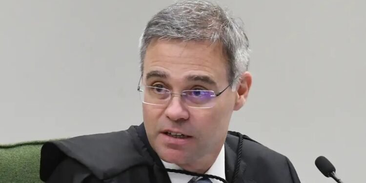 PF monitora atuação de André Mendonça em investigações importantes