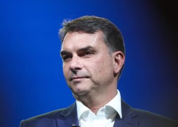 Flávio acusa Moraes e Alcolumbre de articulação contra ele