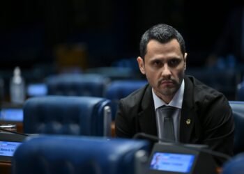 Cleitinho Azevedo busca inspiração em Tarcísio para MG