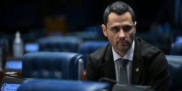 Cleitinho Azevedo busca inspiração em Tarcísio para MG