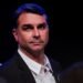 Flávio Bolsonaro recebe apoio em culto na Celeiro