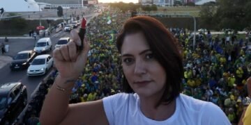 Michelle Bolsonaro permanece em Brasília e não vai a ato na Paulista