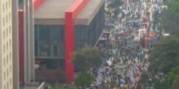 Manifestação na Paulista reúne opositores de Lula e Moraes