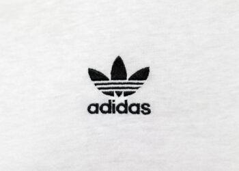 Adidas enfrenta críticas por campanha com militar israelense