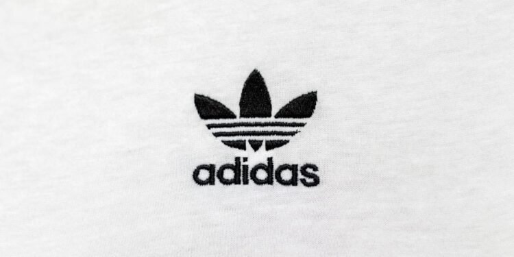 Adidas enfrenta críticas por campanha com militar israelense