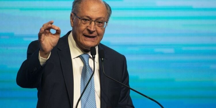 André Mendonça inclui Alckmin em ação de Flávio