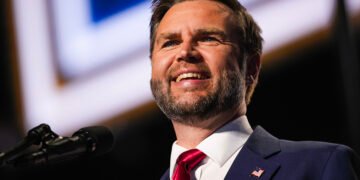 JD Vance cita apóstolo Paulo e critica democratas em discurso