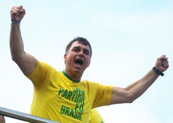 Flávio Bolsonaro lidera previsões eleitorais no Polymarket