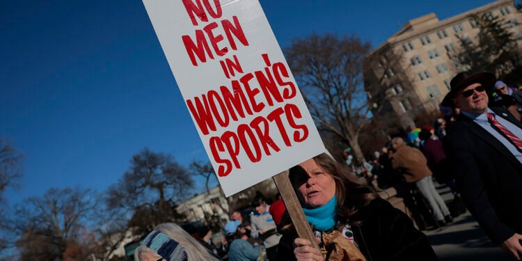 Esquerda nos EUA se opõem a atletas trans em esportes femininos