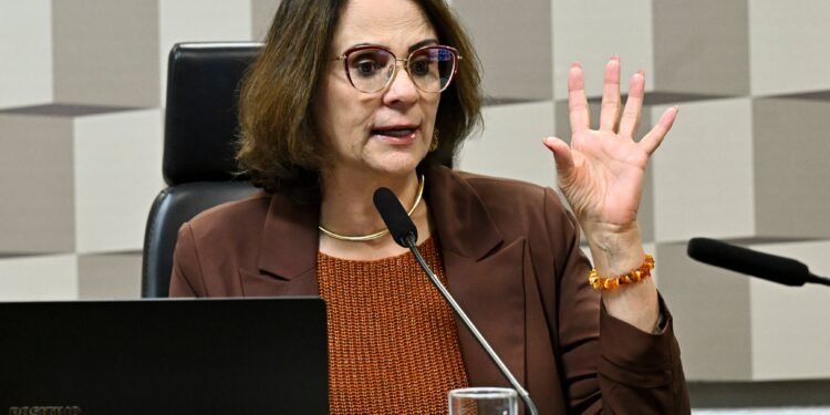 Damares Alves fará transmissão alternativa de audiência no Senado