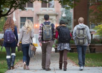 Estudantes universitários dos EUA evitam discutir Charlie Kirk