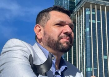Oswaldo Eustáquio registra candidatura a deputado federal