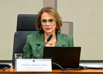 Damares Alves quer unificar projetos de reforma do Judiciário