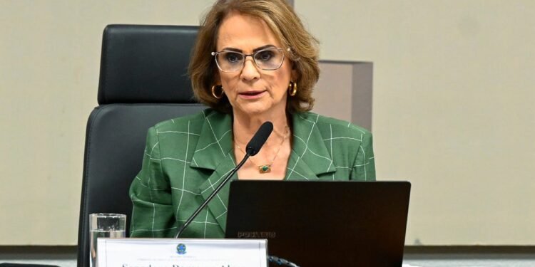 Damares Alves quer unificar projetos de reforma do Judiciário