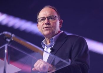 Candidato a governador agradece a Deus ao sobreviver a acidente aéreo