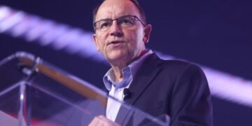 Candidato a governador agradece a Deus ao sobreviver a acidente aéreo