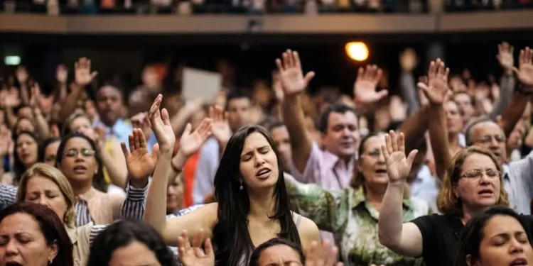 Censo revela 47,4 milhões de evangélicos no Brasil