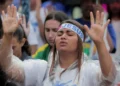 Maioria dos evangélicos rejeita política durante cultos