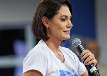 Michelle Bolsonaro lamenta morte do cantor Rick