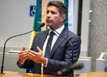 Denúncia contra Roosevelt Vilela é aceita pelo TRE-DF