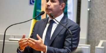 Denúncia contra Roosevelt Vilela é aceita pelo TRE-DF