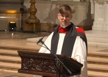 Sacerdotisa episcopal atrai polêmica ao dizer que Jesus é trans