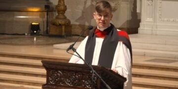Sacerdotisa episcopal atrai polêmica ao dizer que Jesus é trans