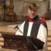Sacerdotisa episcopal atrai polêmica ao dizer que Jesus é trans