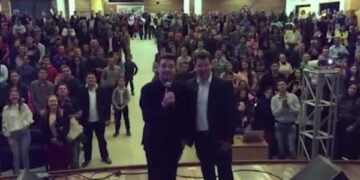 Organizadores retomam evento com Marco Feliciano e pastor comemora