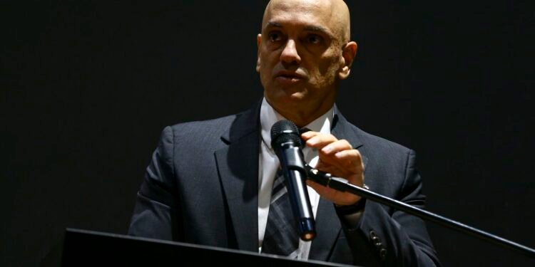 “Inconstitucional e ilegal”, diz Moraes sobre investigação de Mendonça