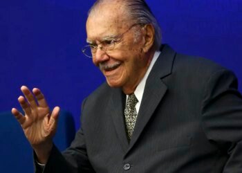 Sarney é internado no Sírio-Libanês para tratar pneumonia