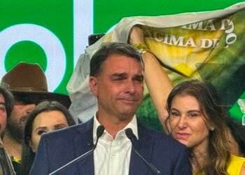 Flávio usou jatinho ligado à Vorcaro em viagem em 2025, diz revista