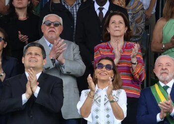 Começa o desfile cívico-militar do Dia da Independência em Brasília