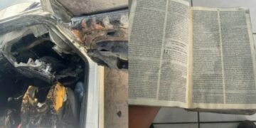 Bíblia fica intacta em incêndio que destruiu carro: “Não sei explicar, parece milagre”