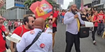 Pregador de rua é hostilizado em manifestação pró-Lula na Avenida Paulista