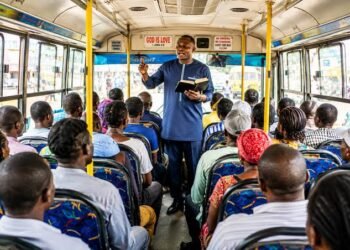 Gana reforça proibição de pregações em ônibus públicos