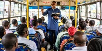 Gana reforça proibição de pregações em ônibus públicos