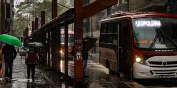 Tempo fica chuvoso em grande parte do país nesta segunda-feira