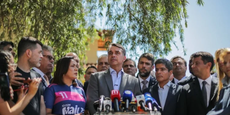 Flávio Bolsonaro quer reformar Judiciário e fim da reeleição