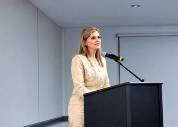 Presidente da Costa Rica exalta o evangelho em evento da AEL