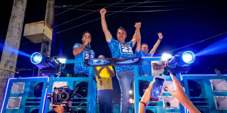 Flávio diz que comunidade LGBT é bem-vinda na direita