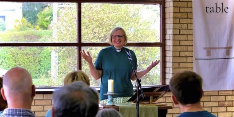 Igreja reabre na Inglaterra após 15 anos fechada