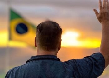 Pastor convoca cristãos a orar pelo futuro do Brasil: “A batalha é espiritual”