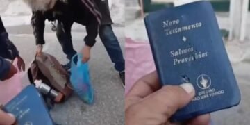 Bíblia salva homem de ser esfaqueado durante assalto no Ceará