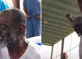 Após 4 anos de espera, homem emociona durante batismo na prisão