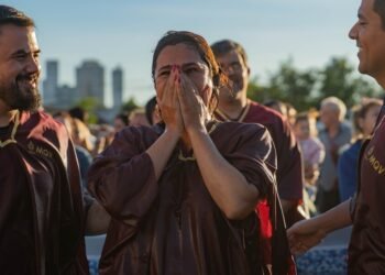Igreja evangélica batiza 350 pessoas em um único dia no Paraguai