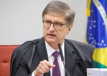 PGR não vê abuso de André Mendonça em investigação contra Moraes