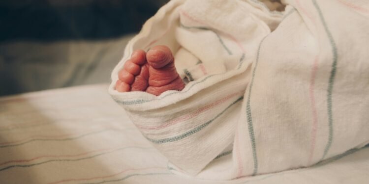 Holanda faz eutanásia em bebê de 1 ano com doença grave: “É abominável”