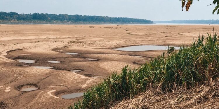 Seca avança no rio Madeira, atinge 85 comunidades e mobiliza força-tarefa em Porto Velho